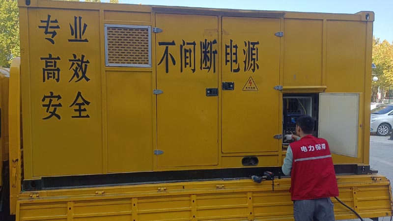 潮南柴油发电机组和UPS电源配合使用时，如何避免切换过程中的电力中断？